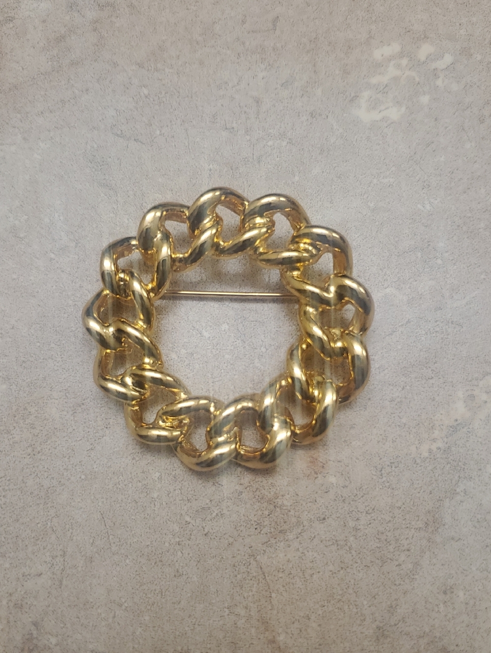 Gold Tone Chunky Chain Circle Brooch